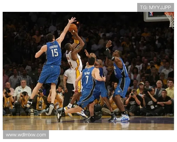 2009年东部决赛回顾：魔术与骑士的激烈对决与精彩瞬间分析