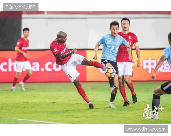 恒大与香港足球队精彩对决重播回顾赛场瞬间与精彩进球分析
